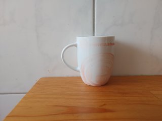 Die Innenaufnahme mit einfachem Zoom zeigt schon, dass das LG Velvet über eine gute Restlichtverwertung verfügt