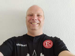 Die Frontkamera des LG Velvet bietet wie die Hauptkamera eine gute Restlichtverwertung bei Tage