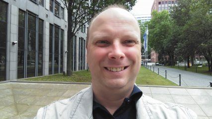 LG X Screen Selfie