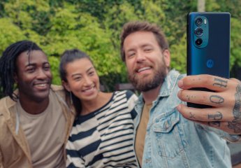 Nicht nur die Haupt- und Ultraweitwinkel-Kamera, sondern auch die Frontkamera des Motorola Edge 30 hat eine sehr hohe Auflösung
