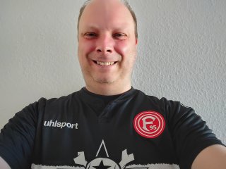 Die Frontkamera reicht zwar qualitativ nicht an die Hauptkamera des Motorola Moto G200 5G heran, produziert aber sehr ausgewogene Bilder