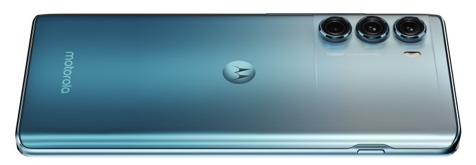 Charakteristisch für das Motorola Moto G200 5G sind die drei einzeln herausragenden Kameralinsen auf der Rückseite