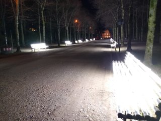 Bei Nachtaufnahmen muss man den Fokus mit Bedacht legen, um keine zu dunklen oder überbelichteten Fotos zu bekommen