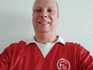 Selfies des Motorola Moto G82 5G wirken unnatürlich weichgezeichnet