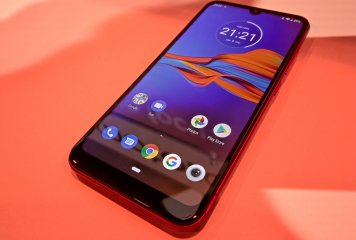 Das Motorola One Zoom nimmt am Android-One-Projekt teil und bekommt als garantiert zwei Jahre lang Android-Updates