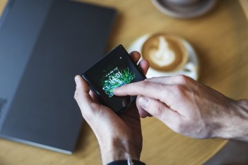 Das Außen-Display des Motorola Razr 2022 misst 2,7 Zoll