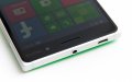 Nokia Lumia 830: An der Oberseite befinden sich Anschlüsse für Kopfhörer und microUSB