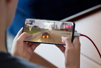 Das Display des OnePlus 7 hat eine hohe Taktrate von 90 Hz, doch leider drückt das die Akkulaufzeit
