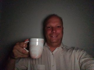 Leider ist das Display-Fotolicht für Selfies im Dunklen relativ schwach ausgefallen