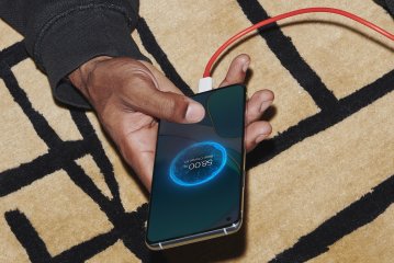 Der Akku des OnePlus 8T lässt sich rekordverdächtig schnell aufladen