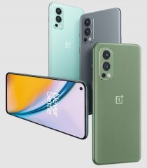 Das OnePlus Nord 2 gibt es in drei verschiedenen Farben, wobei die türkisfarbene Version Blue Haze mit glatter Rückseite ausgeliefert wird