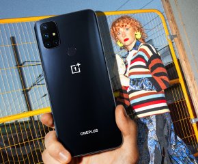 Mit dem OnePlus N10 5G will OnePlus eine junge, technikaffine Zielgruppe ansprechen, was wohl gelingen dürfte