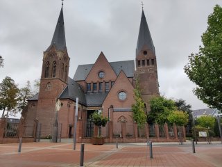 Die 48-MP-Hauptkamera des OnePlus Nord verfügt über einen Sony-Bildsensor, der auch bei bewölktem Himmel mit einer guten Restlichtverwertung überzeugt