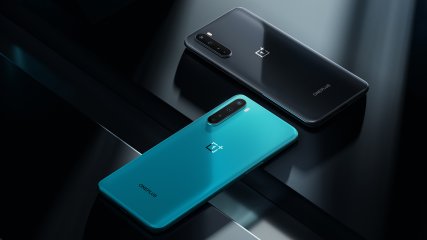 Das Quad-Kamera-Modul ragt ein wenig aus der Rückseite des OnePlus Nord hervor