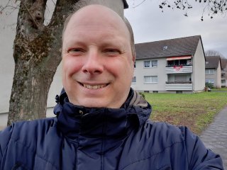 Die 32-MP-Frontkamera des Samsung Galaxy A51 schießt brillante Selfies