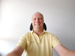 Ferner kann man Selfies mit Weitwinkel aufnehmen, was z.B. bei Gruppen-Selfies von Vorteil ist