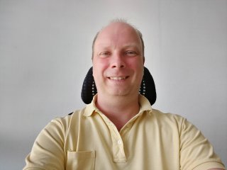 Natürlich sind auch normale Selfies möglich und bieten dank guter Restlichtverwertung natürliche Farben und Kontraste