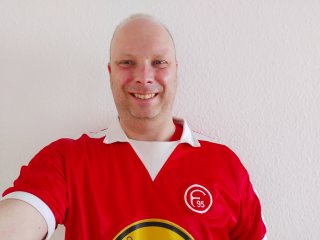 Die Selfie-Kamera hat eine gigantische Auflösung von 24 MP