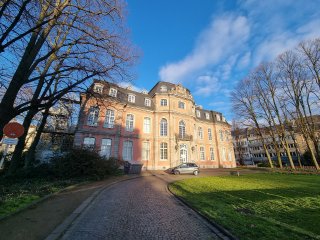 Die Ultra-Weitwinkelkamera des Samsung Galaxy S21 schießt Fotos mit Verzerrungen am Bildrand, doch die Bildmitte wird ausgesprochen scharf dargestellt