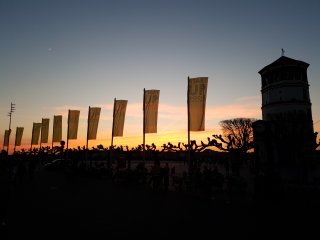 Das Samsung Galaxy S9 Plus verfügt über eine Dual-Kamera mit zweifachem optischem Zoom, die auch bei Dämmerlicht gute Fotos schießt