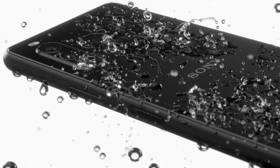 Im Gegensatz zur ersten Generation des Sony Xperia 10 hat das Sony Xperia 10 II ein wasserfestes Gehäuse