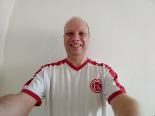 Zudem kann man mit dem Sony Xperia XA2 Plus Weitwinkel-Selfies aufnehmen, bei denen jedoch deutliche Verzerrungen am Bildrand auftreten