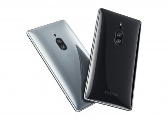 Auffällig ist die stark gewölbte Rückseite des Sony Xperia XZ2 Premium