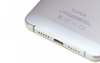 UMI Super 4G: Die Spaltmaße auf der Rückseite fallen bei unserem Testmodell z.T. groß aus