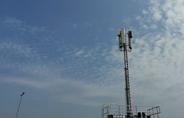 Vodafones älteste 5G-Station steht auf dem obersten Deck des Vodafone-Parkhauses in Düsseldorf-Heerdt