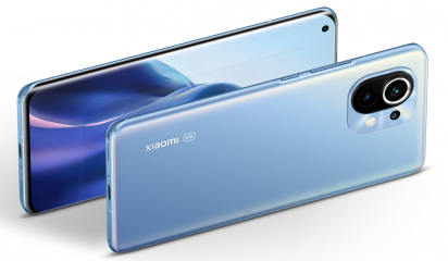 Das Glasgehäuse des Xiaomi Mi 11 wird von einem Metallrahmen zusammengehalten, der an den Kanten abgerundet ist