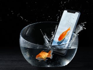 Das Gehäuse des ZTE Axon 9 Pro ist staub- und wasserdicht nach der IP68-Norm